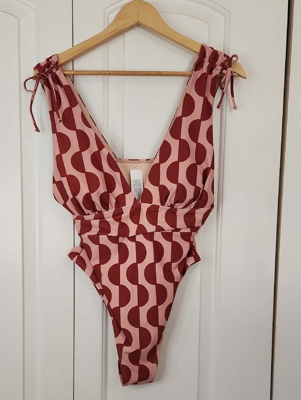 Cupshe Coral Geometric Plunging Cheeky One-Piece Swim Retro Brick Red Pink Sz L